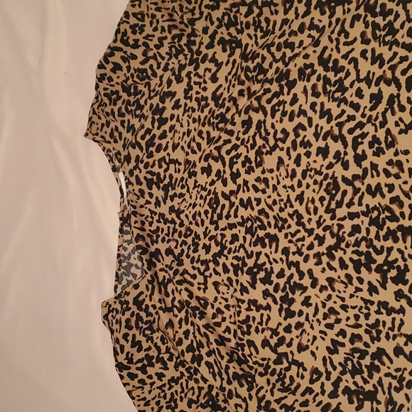 Women's Ava Viv Cheetah Print Blouse - Picture 2 of 4